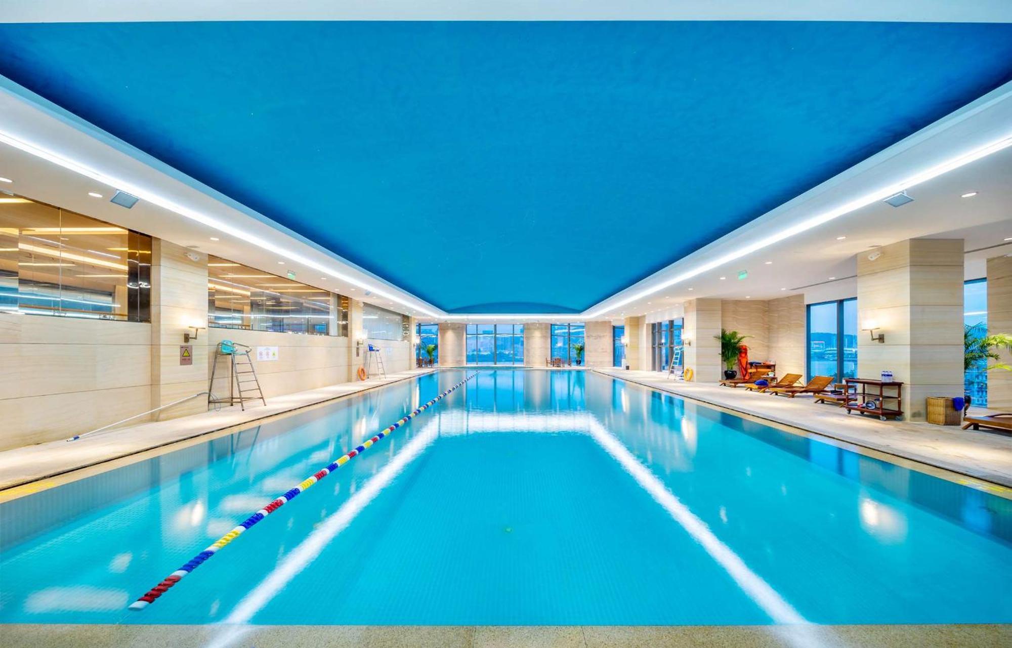 Отель Kempinski 5*